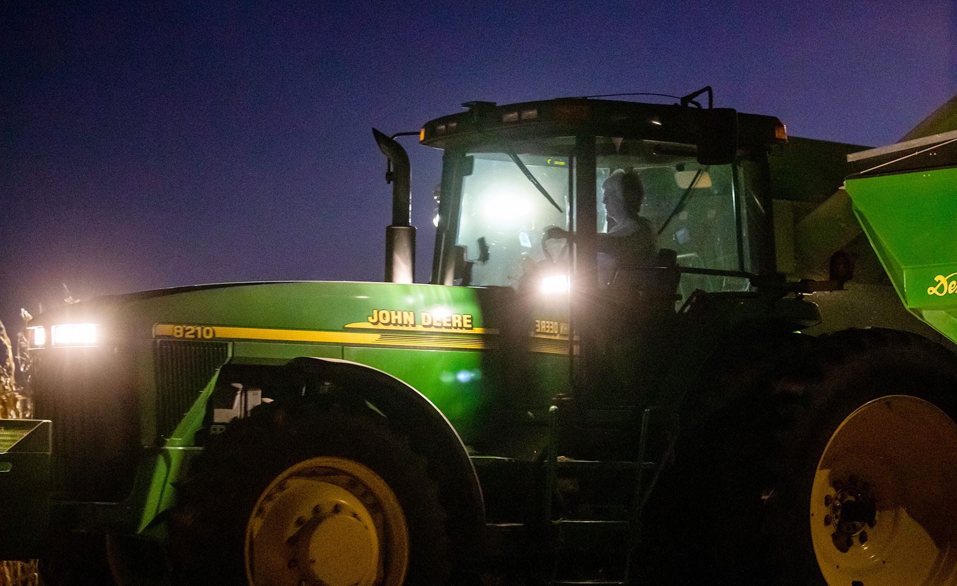 Web_Night_Tractor